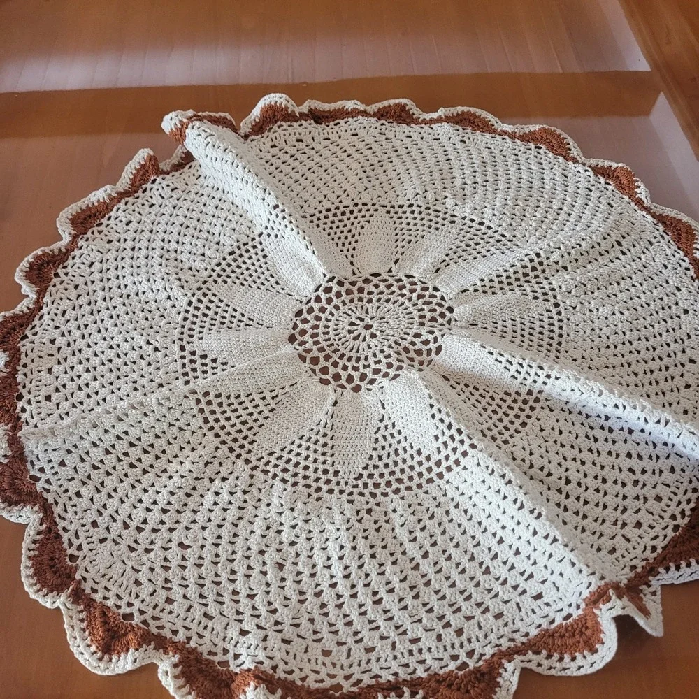 Vintage Crochet Doily 25' White Brown Border Pinnapple Pattern Granny Chic Retro